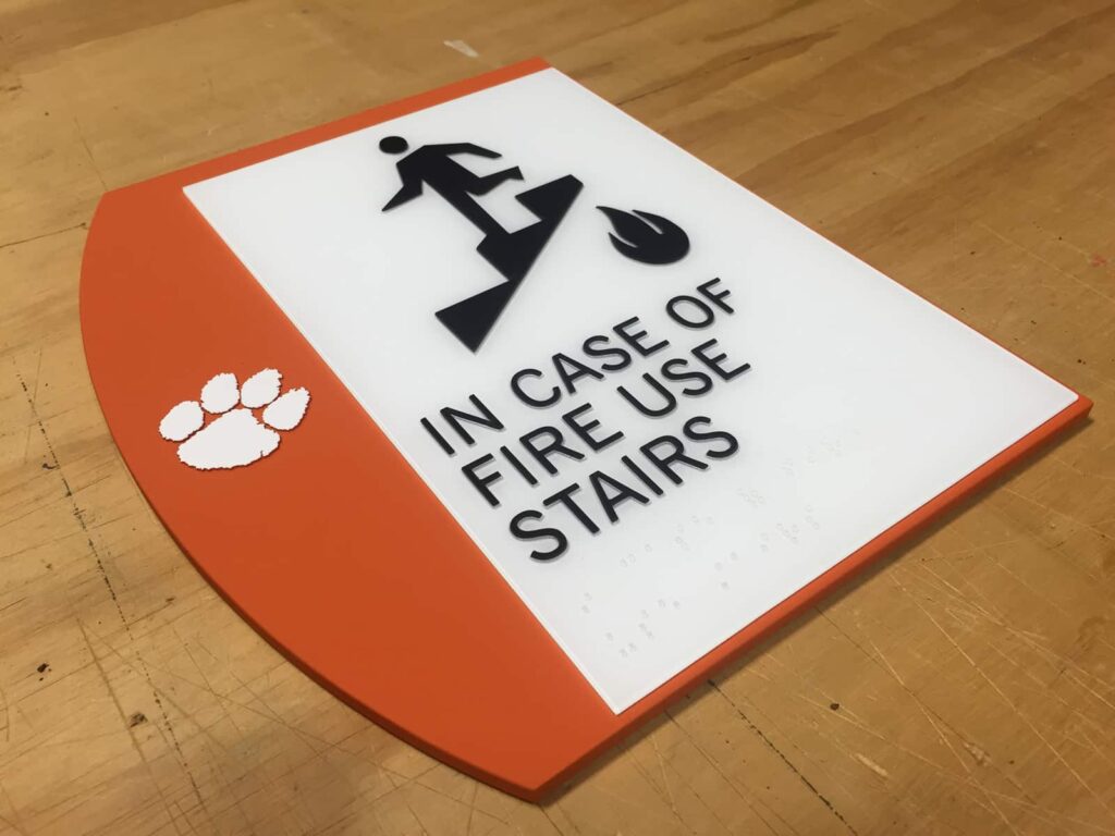 Novacryl PT paw print sign