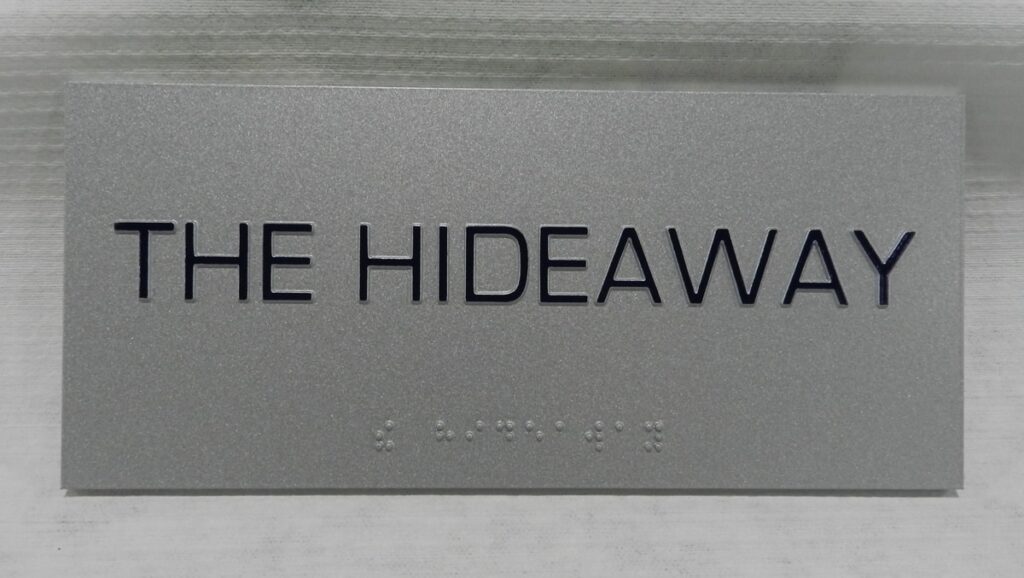 Novacryl silver hideaway sign